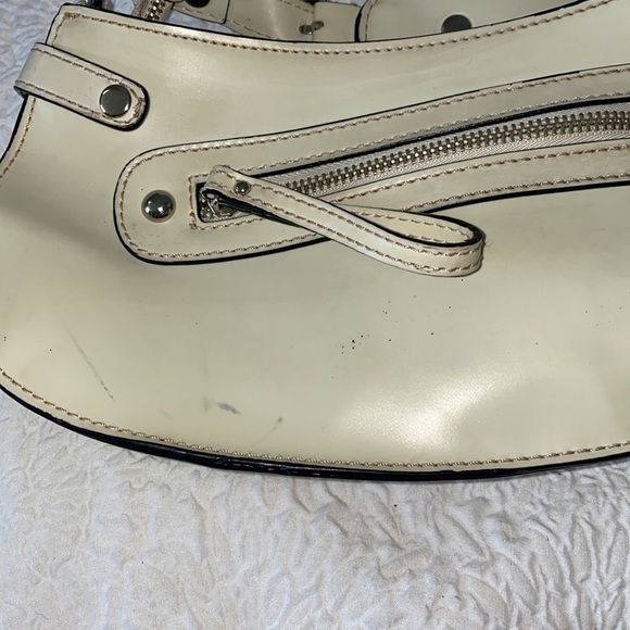 GUESS Satchel Handbag - Picture 12 of 16